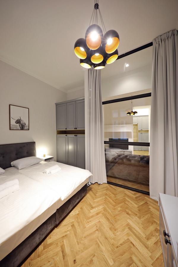 Central Apartments Zagreb Buitenkant foto