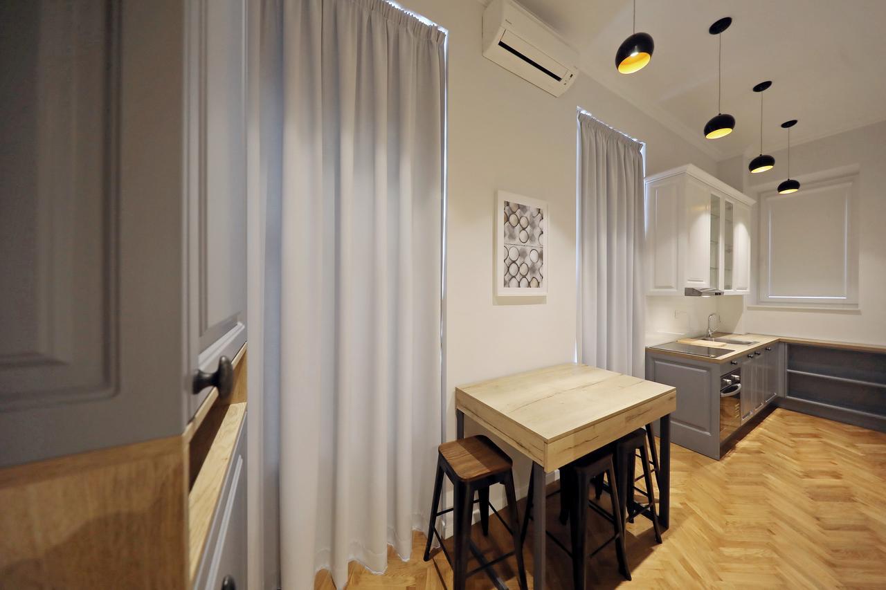 Central Apartments Zagreb Buitenkant foto
