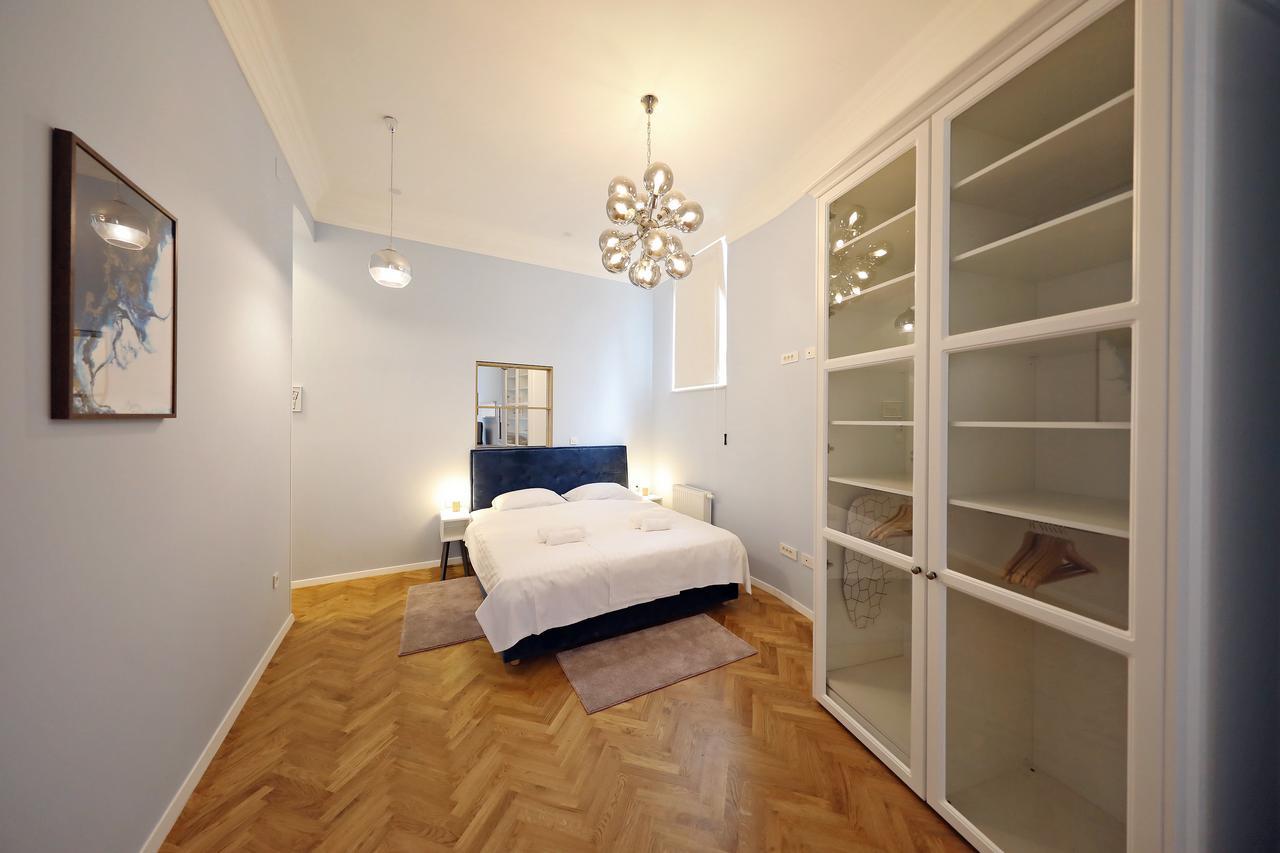 Central Apartments Zagreb Buitenkant foto